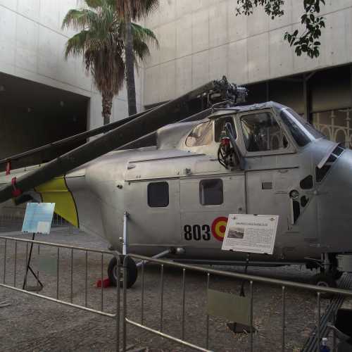 Валенсия. Вертолет около музея MuVim. (29.07.2018)