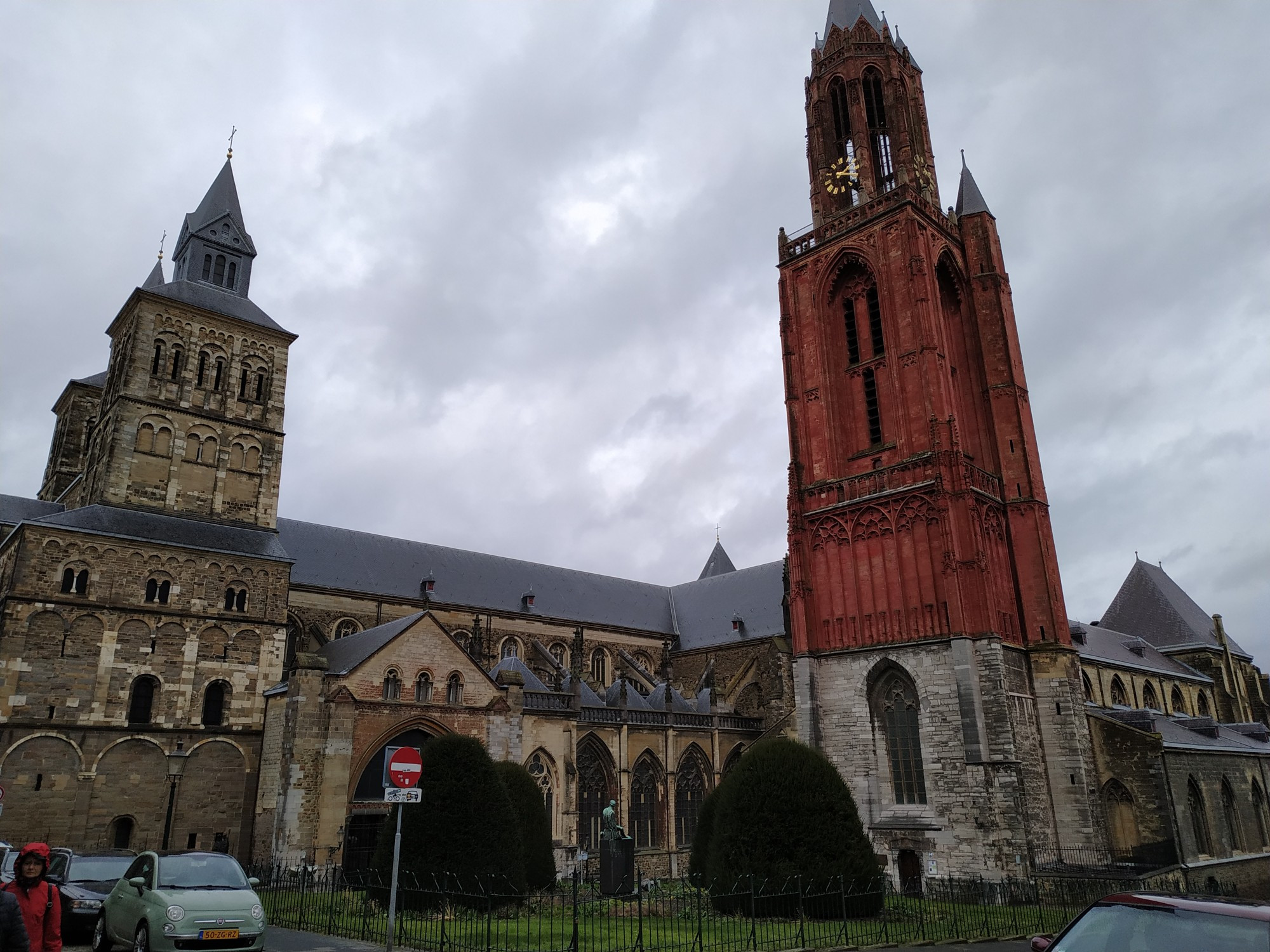Маастрихт. Башня Церкви Святого Иоанна и Базилика Святого Серватия. (13.03.2019)