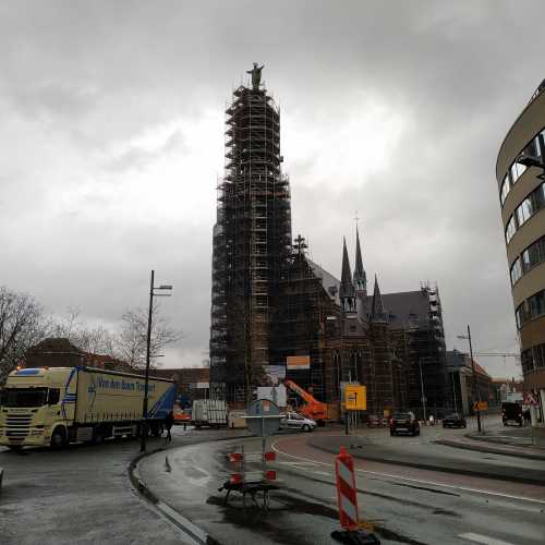 Эйндховен. Вид на ремонтирующуюся Церковь Августинцев. (14.03.2019)