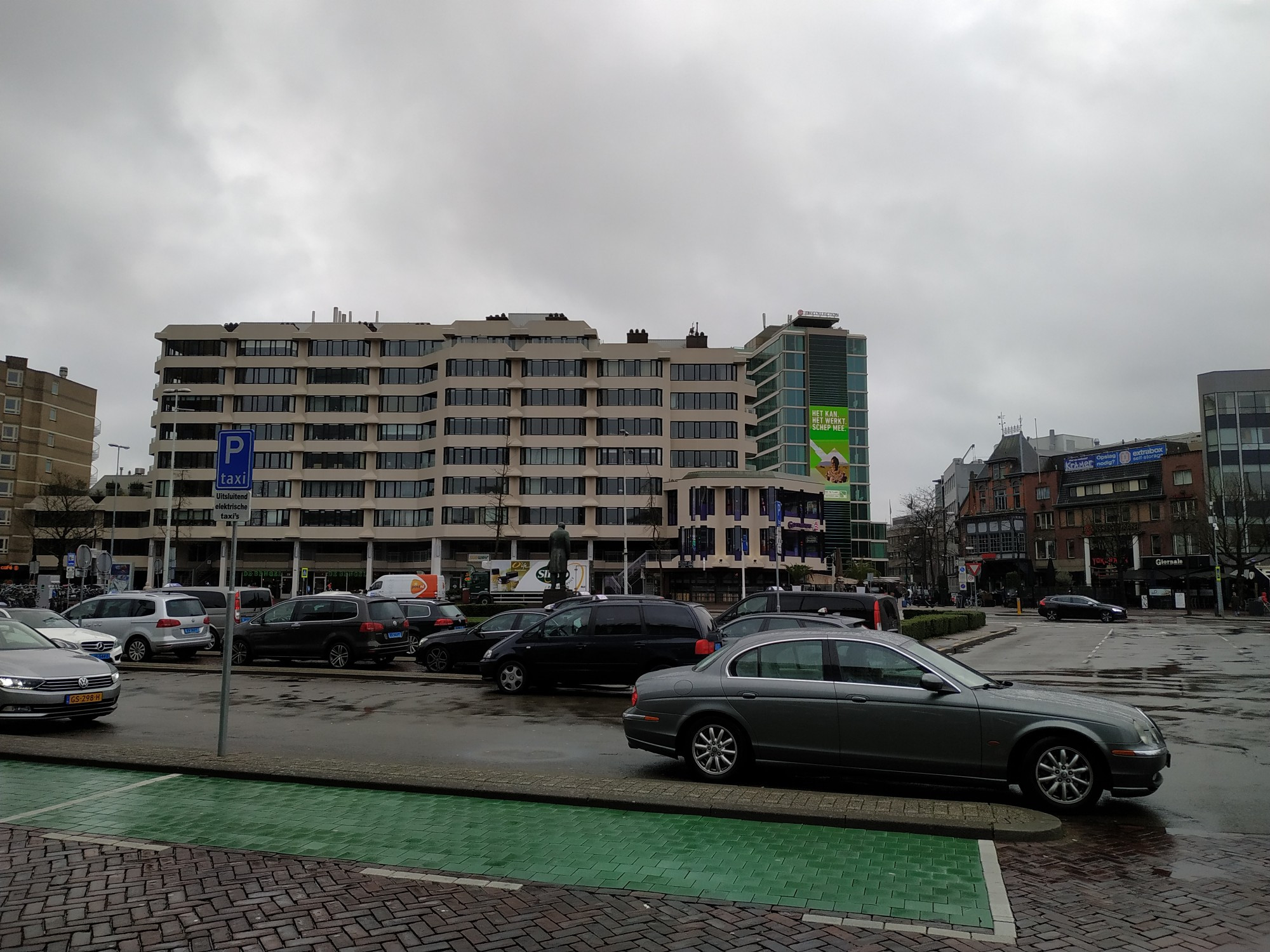 Эйндховен. Площадь Stationsplein. (14.03.2019)