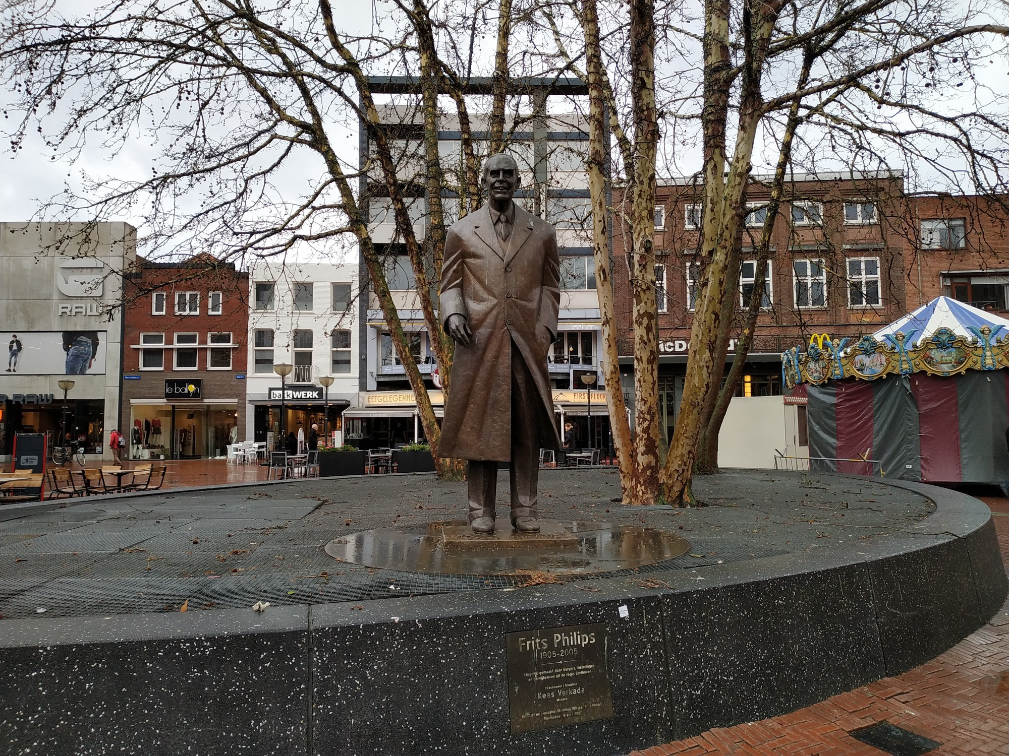 Эйндховен. Рыночная площадь. Памятник Фрицу Филипсу. (14.03.2019)