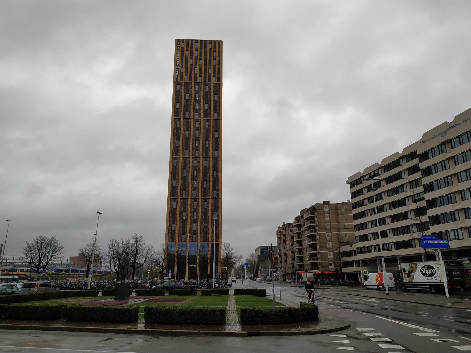 Эйндховен. Площадь Stationsplein. (14.03.2019)