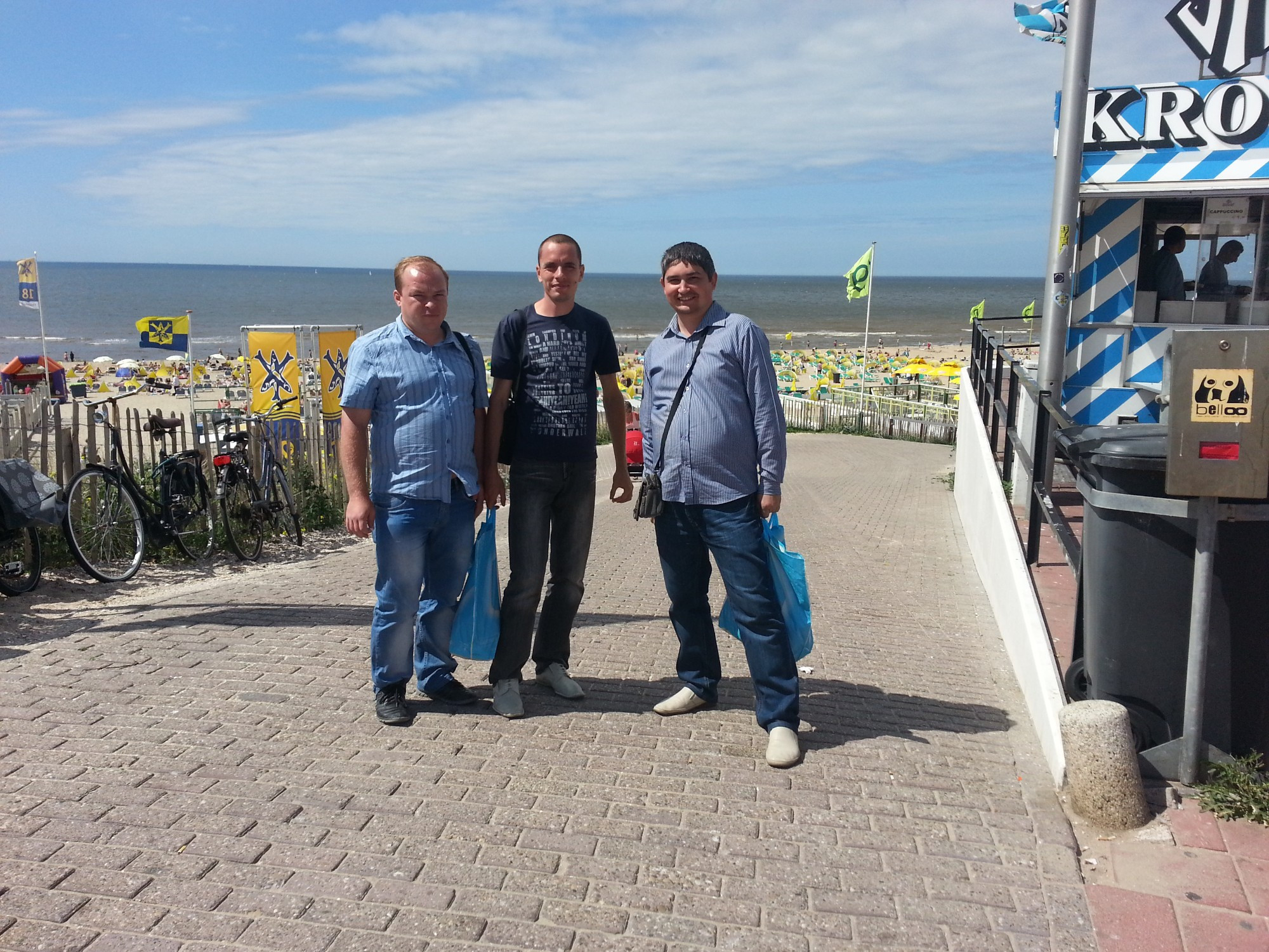 Зандвоорт-аан-Зее. С товарищами у пляжа на Северном море. (19.07.2013)