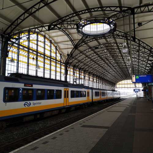 Гаага. Железнодорожный вокзал Holland Spoor. (16.03.2019)