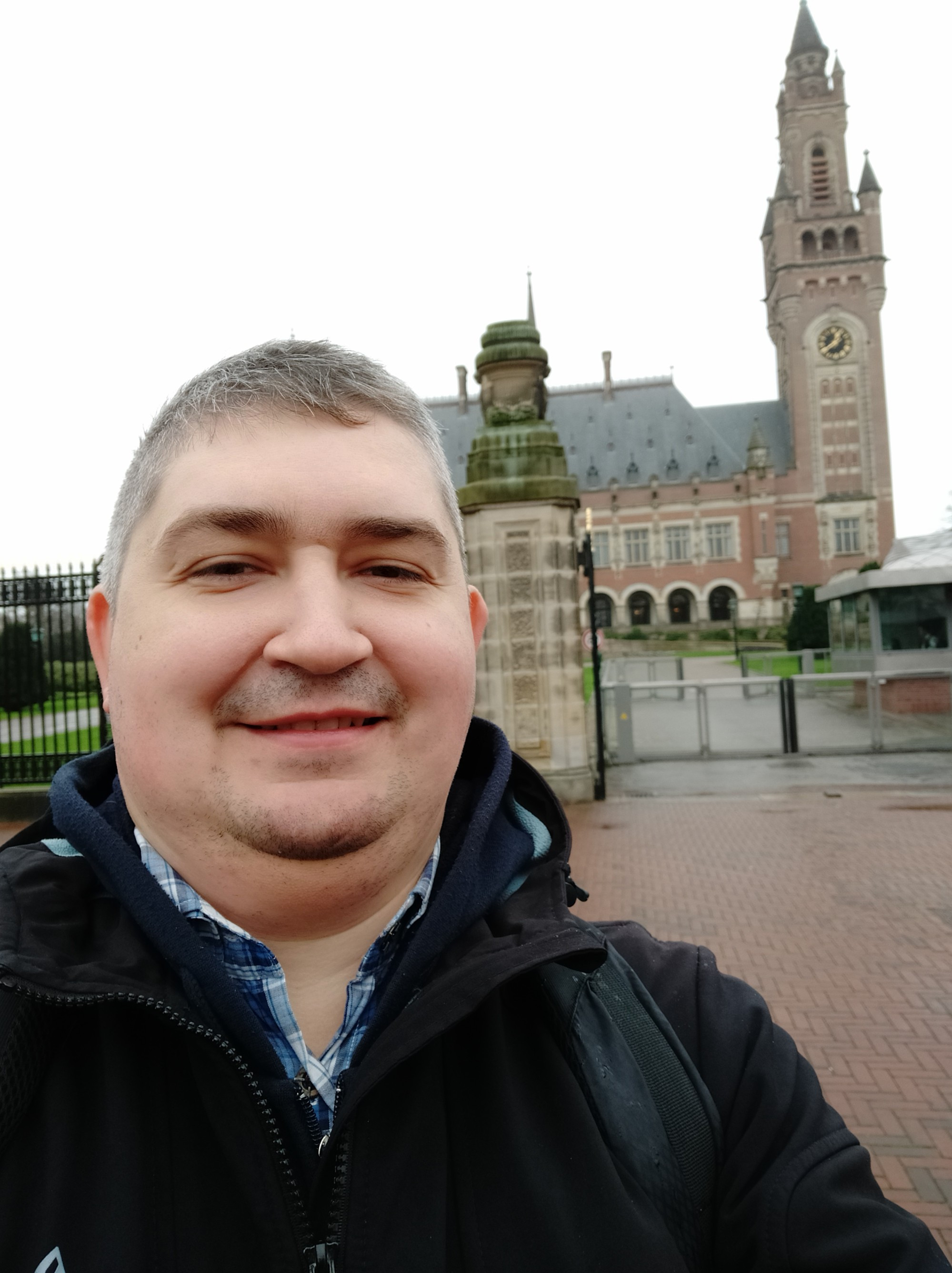 Гаага. Я на фоне Дворца Мира. (16.03.2019)