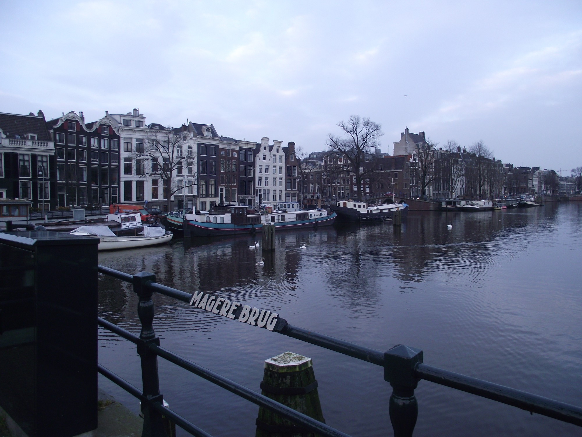 Амстердам. На мосту Магере-Брюг. (09.01.2018)