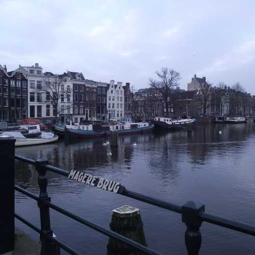 Амстердам. На мосту Магере-Брюг. (09.01.2018)