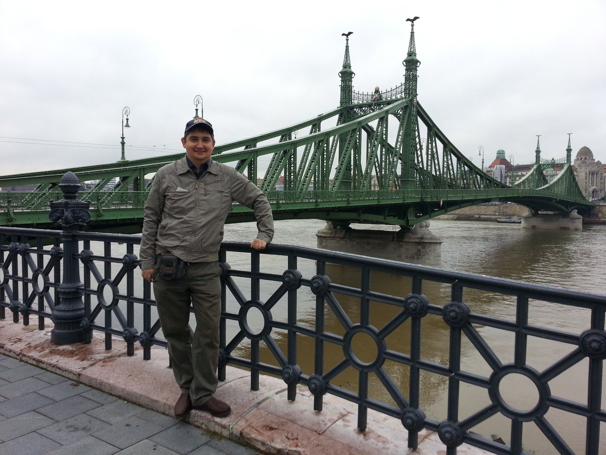 Будапешт. Я у моста через Дунай. (14.09.2014)