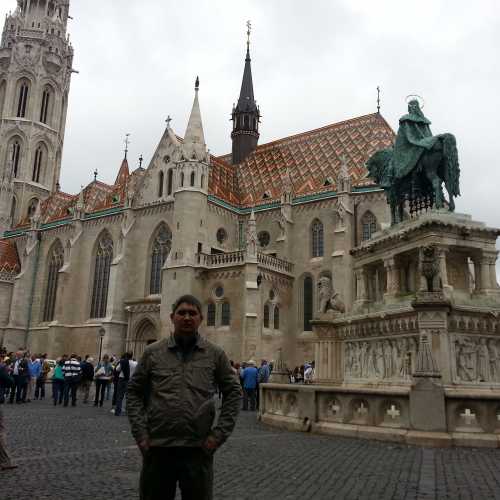 Будапешт. Я у Собора Святого Матьяша и памятника Святому Стефану. (15.09.2014)