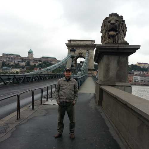 Будапешт. Я у цепного моста Сечени. (14.09.2014)
