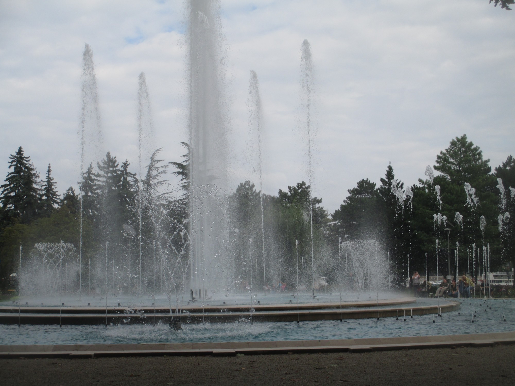 Будапешт. Светомузыкальный фонтан на острове Маргит. (15.09.2014)