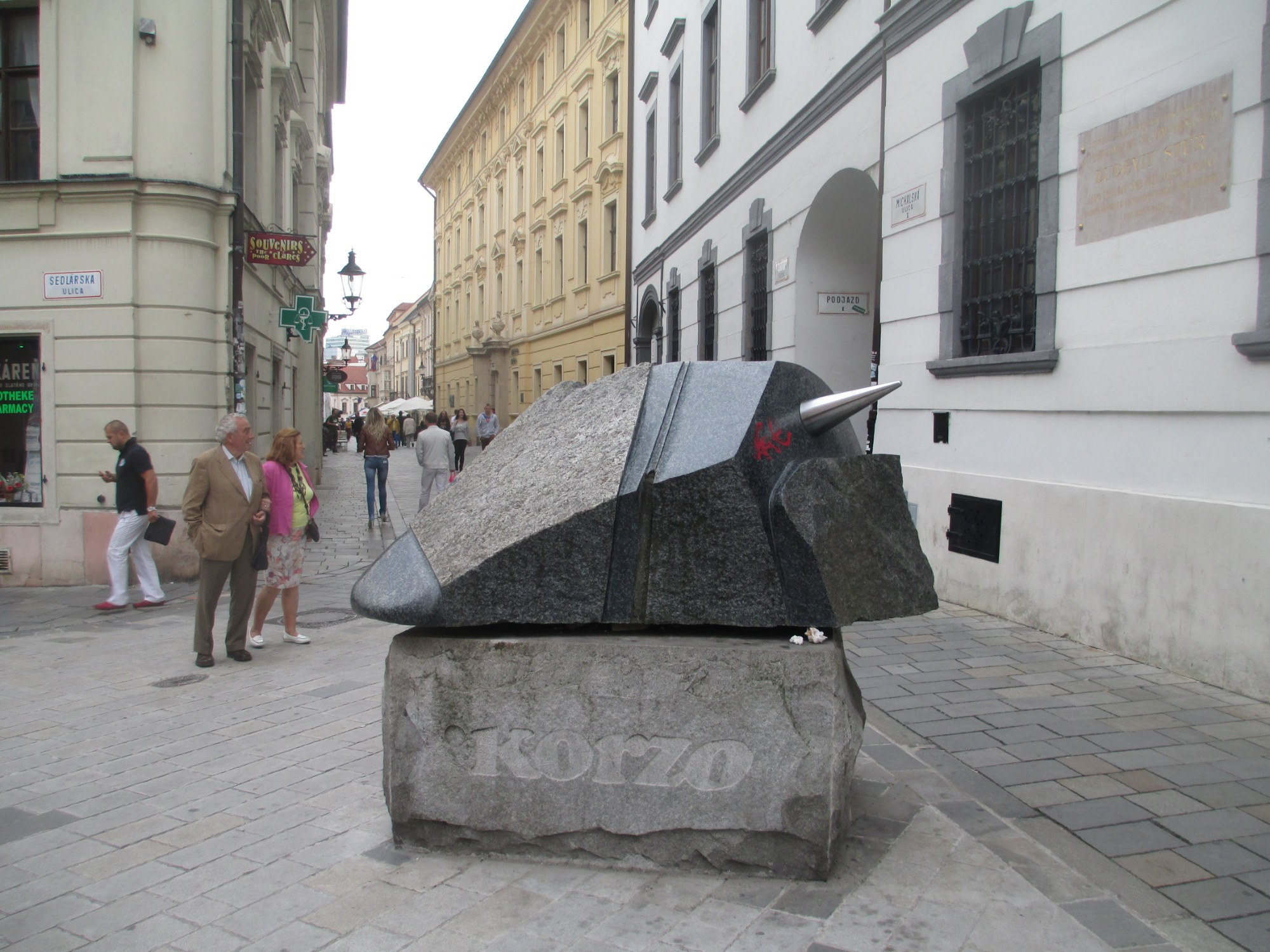 Братислава. Монумент Камень KORZO. (16.09.2014)