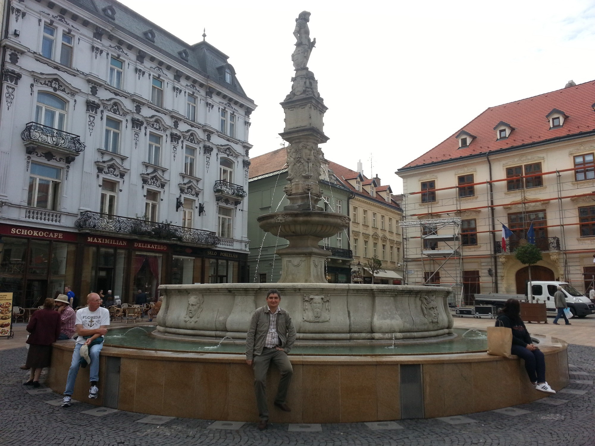 Братислава. Я у фонтана Роланда. (16.09.2014)
