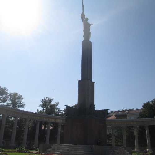 Вена. Монумент Советским воинам-освободителям. (17.09.2014)
