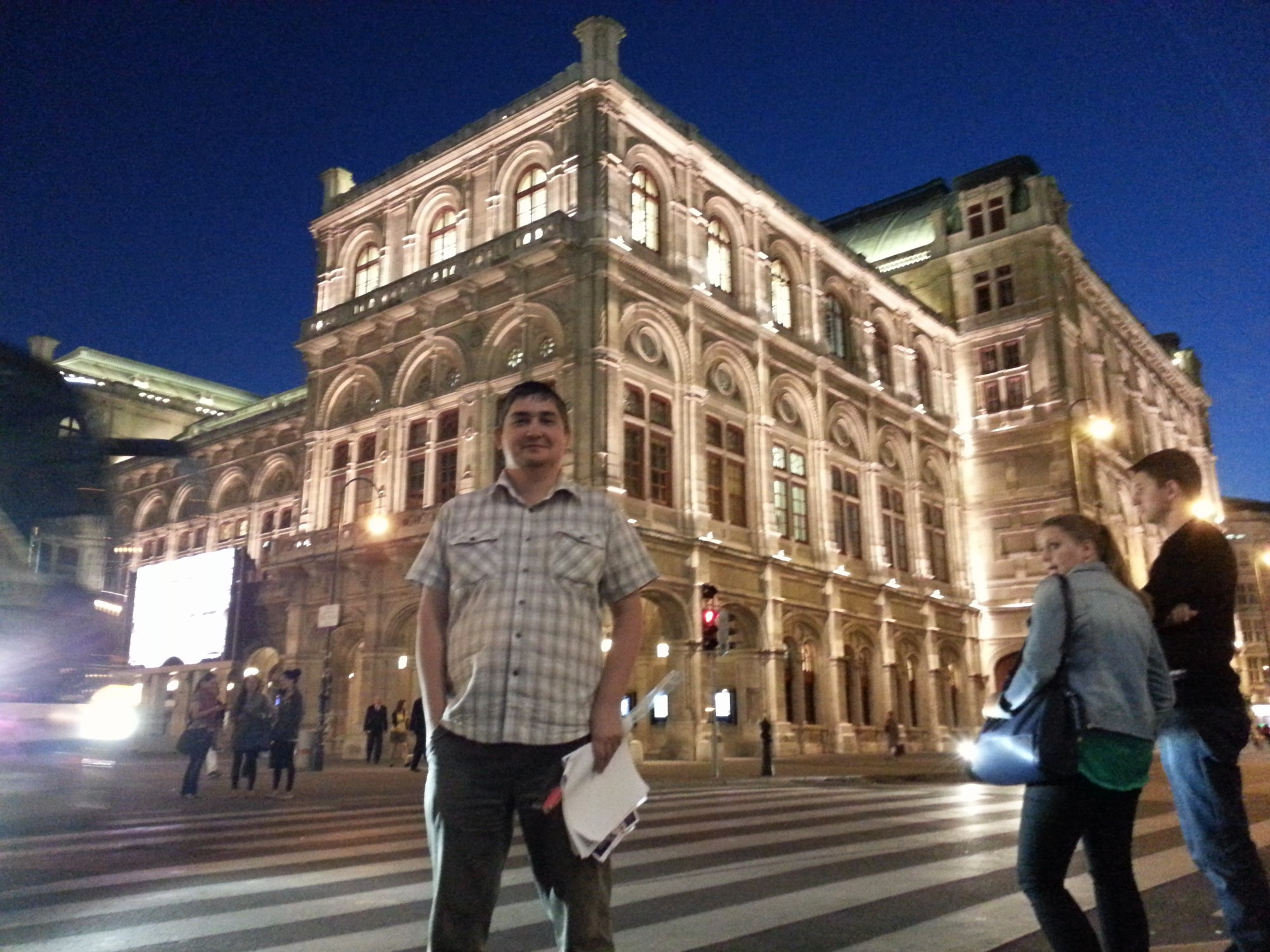 Вена. Я у здания Венской Оперы. (17.09.2014)