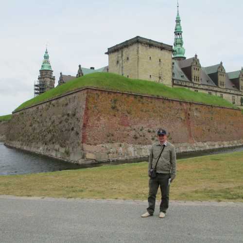 Хельсингёр. Я у замка Кронборг. (14.07.2013)