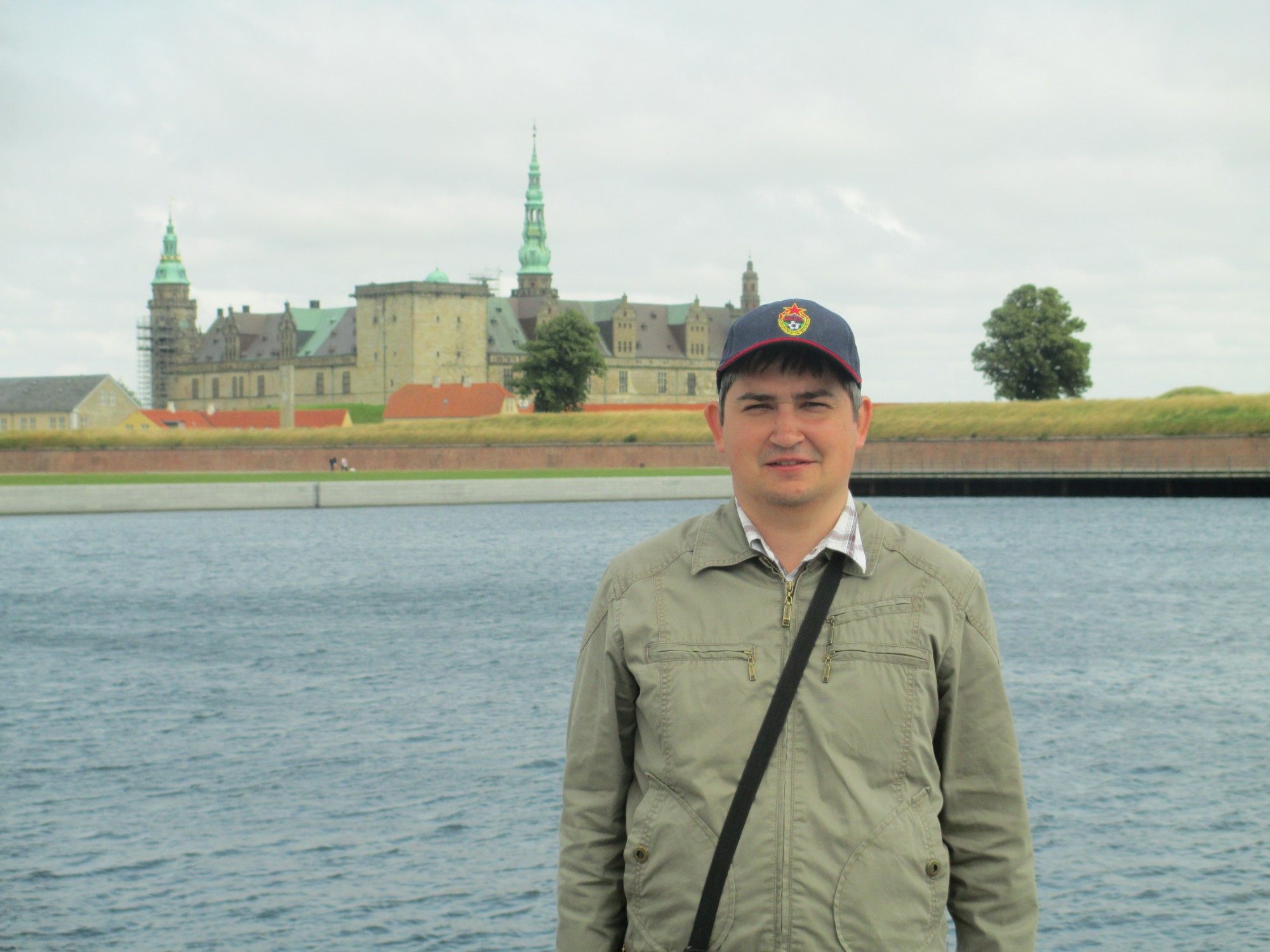 Хельсингёр. Я на фоне замка Кронборг. (14.07.2013)