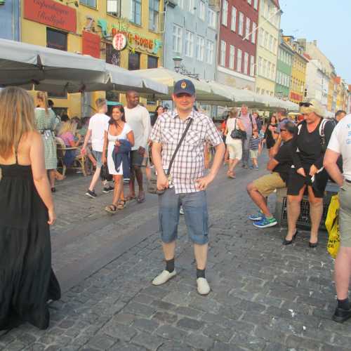 Я в Копенгагене на набережной Нюхавн. (13.07.2013)