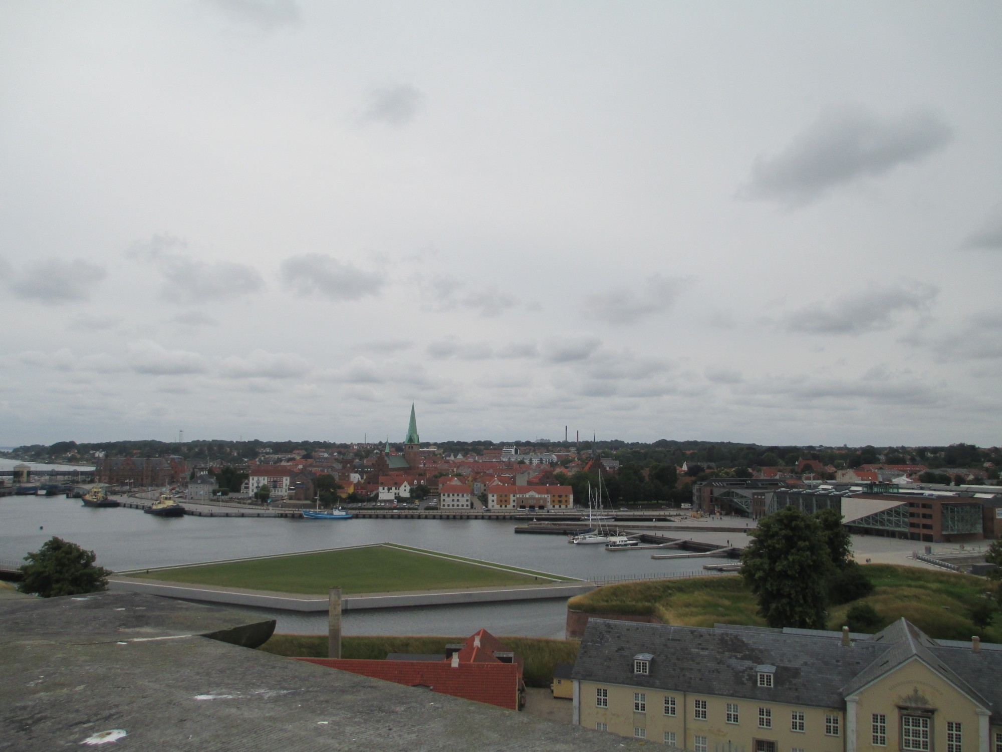Хельсингёр. Вид с крыши замка Кронборг. (14.07.2013)