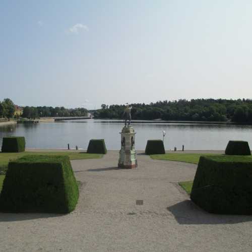 Стокгольм. Около дворца Дроттнингхольм. (12.07.2013)