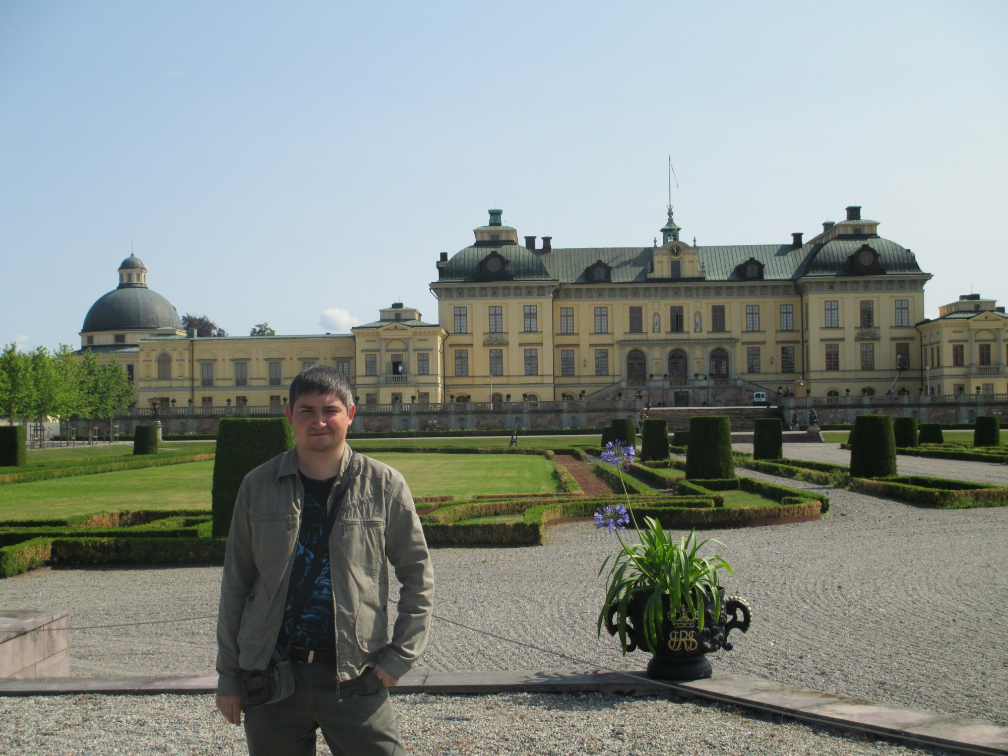 Стокгольм. Я на фоне дворца Дроттнингхольм. (12.07.2013)