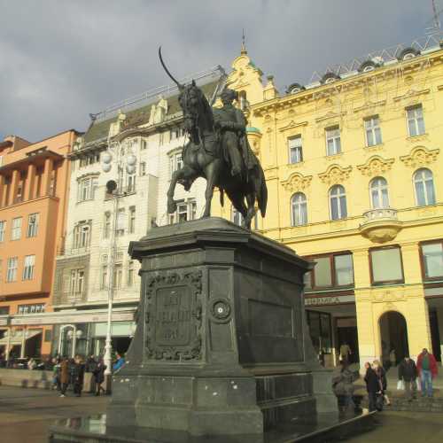 Загреб. Памятник бану Елачичу. (03.01.2017)