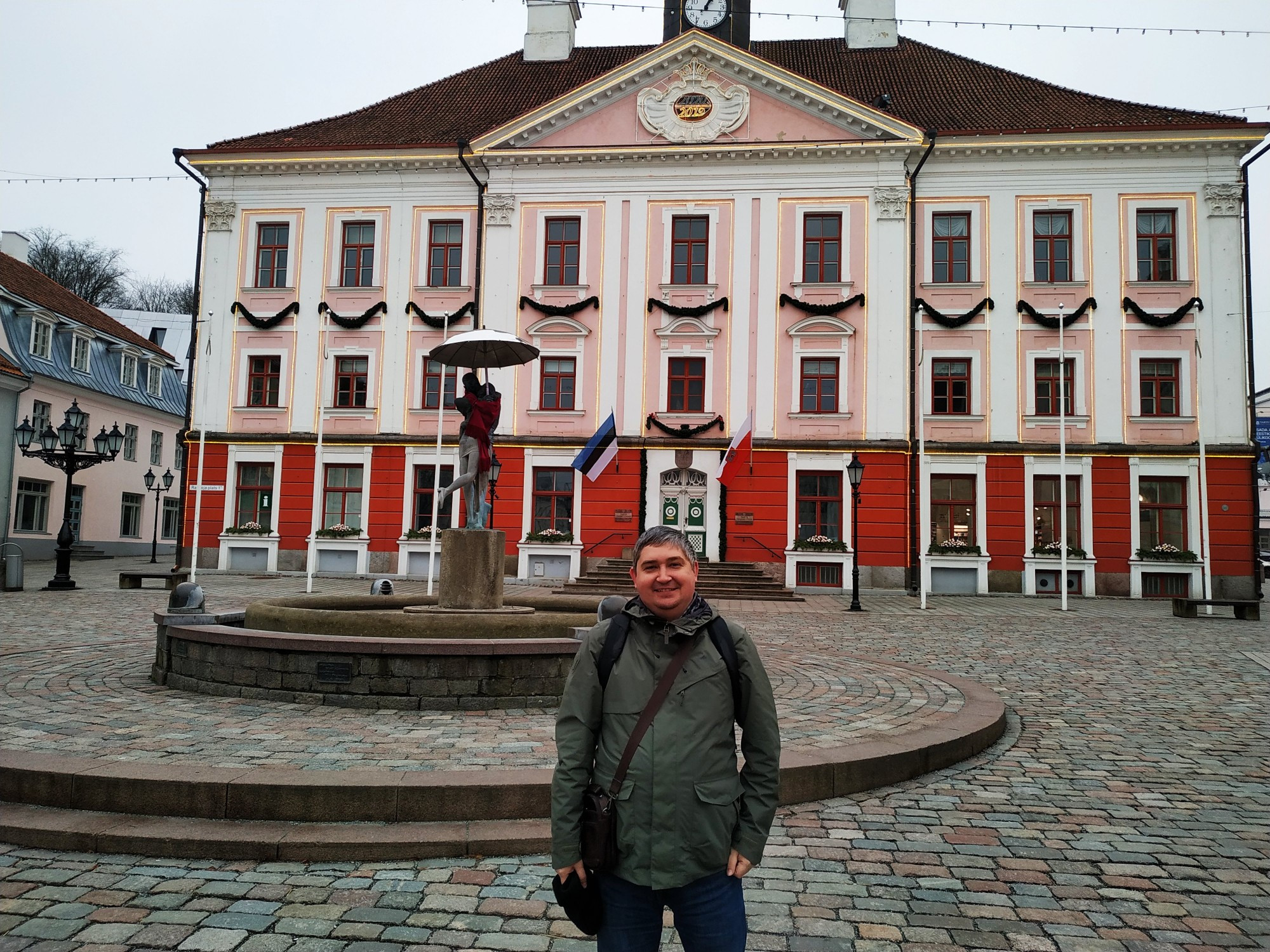 Тарту. Я на фоне здания Ратуши. (21.12.2019)
