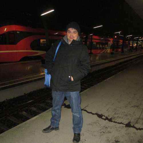 На железнодорожном вокзале в Таллине. (20.12.2013)
