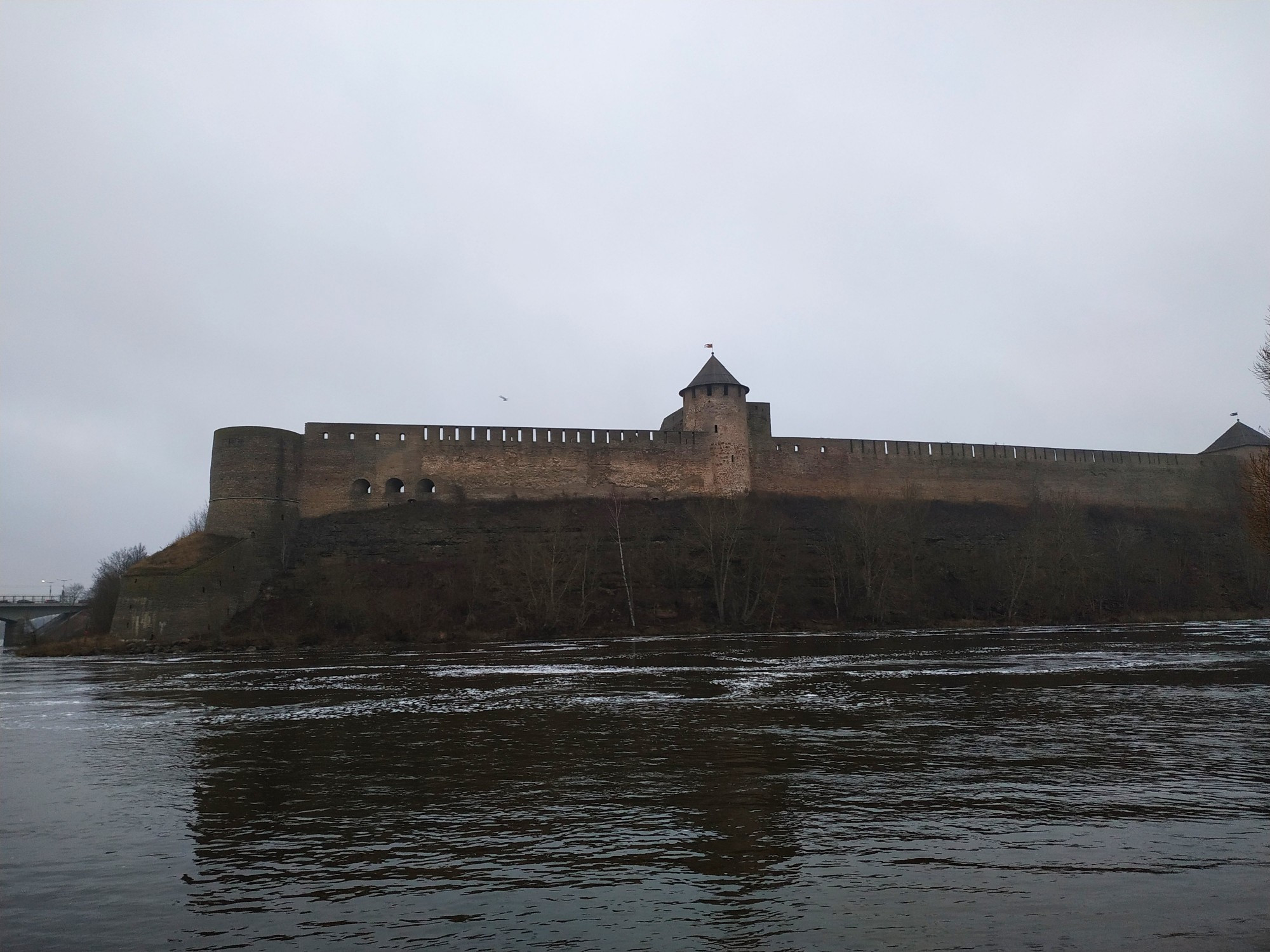 Нарва. Вид на Ивангородскую крепость. (22.12.2019)