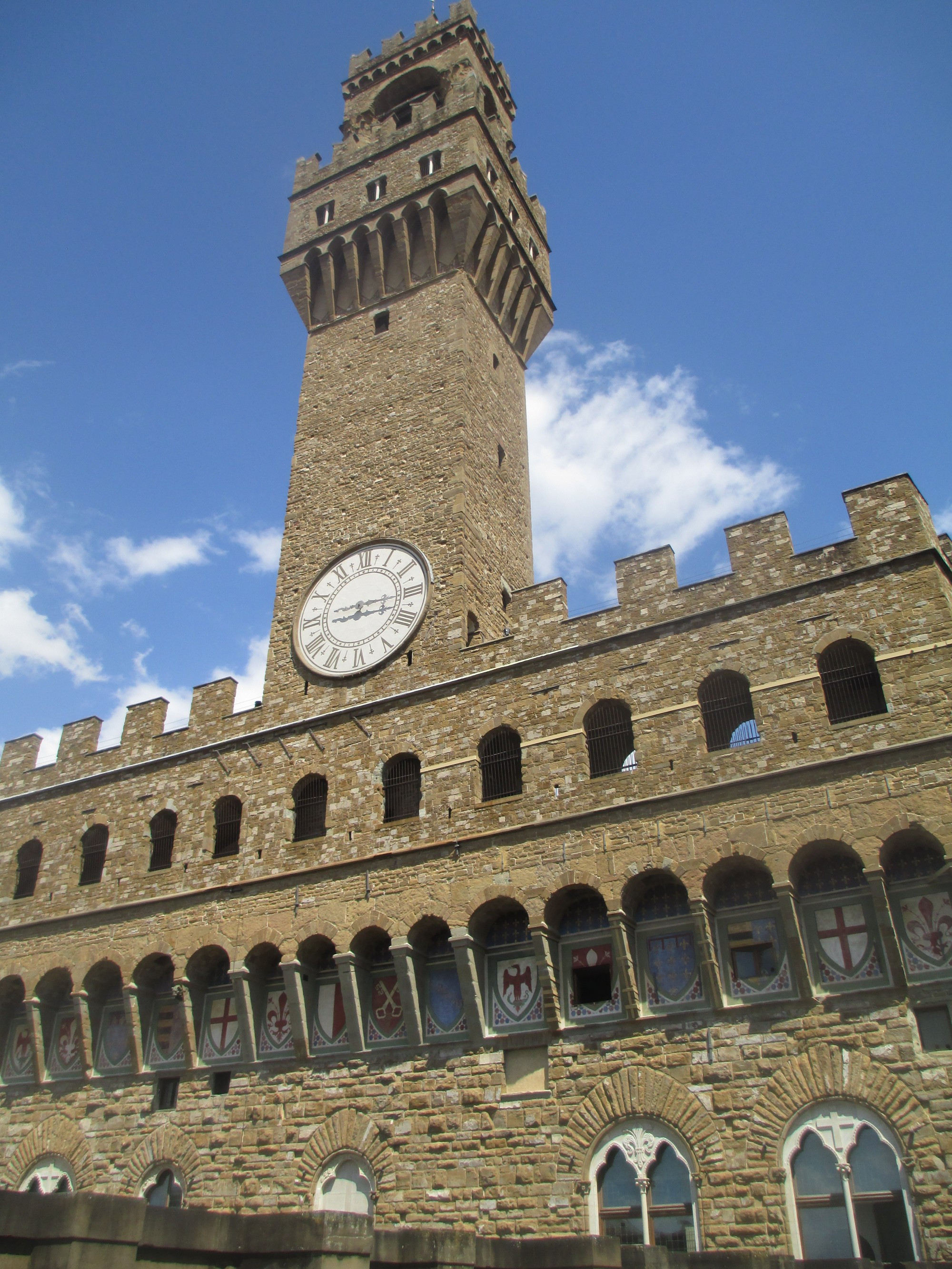 Флоренция. Вид на Палаццо Веккьо с крыши здания Галереи Уффицци. (08.07.2014)