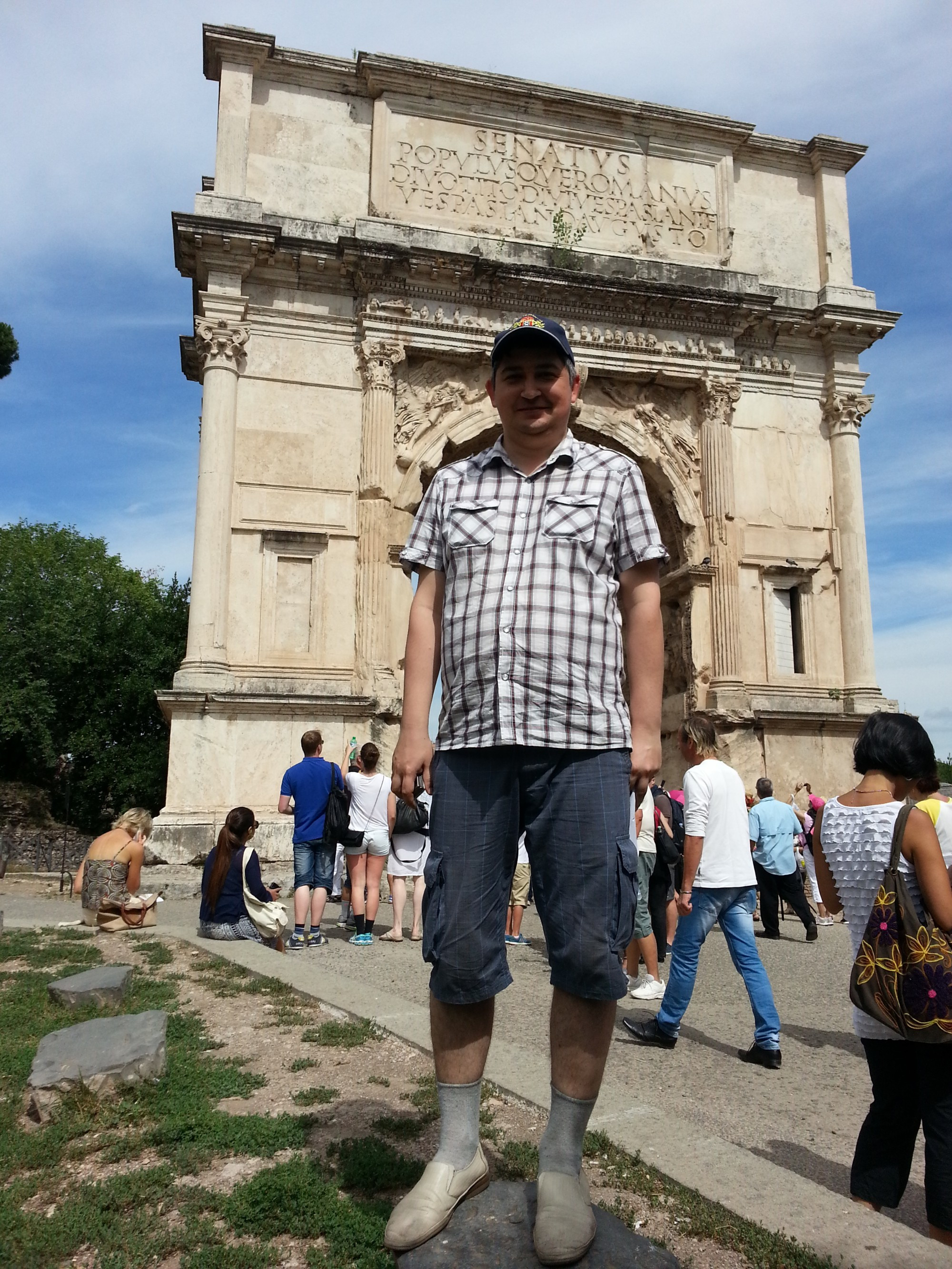 Рим. Я на фоне арки Константина. (10.07.2014)