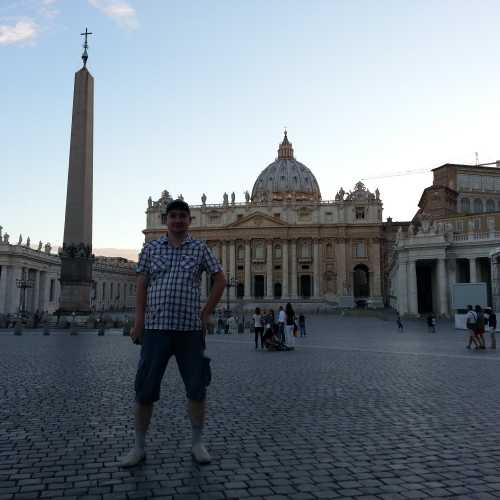 Ватикан. Я и вид на Собор Святого Петра. (10.07.2014)