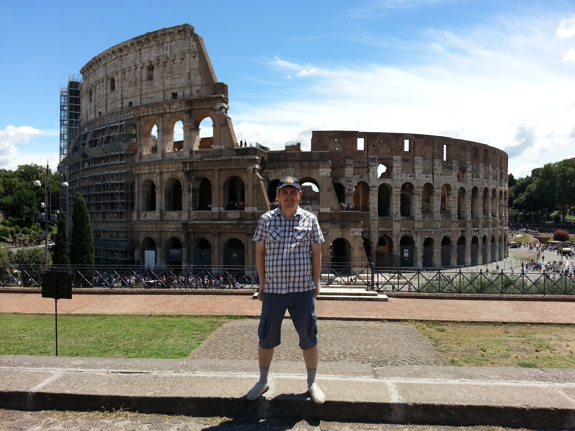 Рим. Я и вид на Колизей. (10.07.2014)