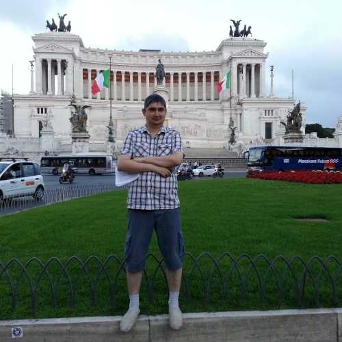 Рим. Я на фоне монумента Витторио Эммануэле II. (09.07.2014)