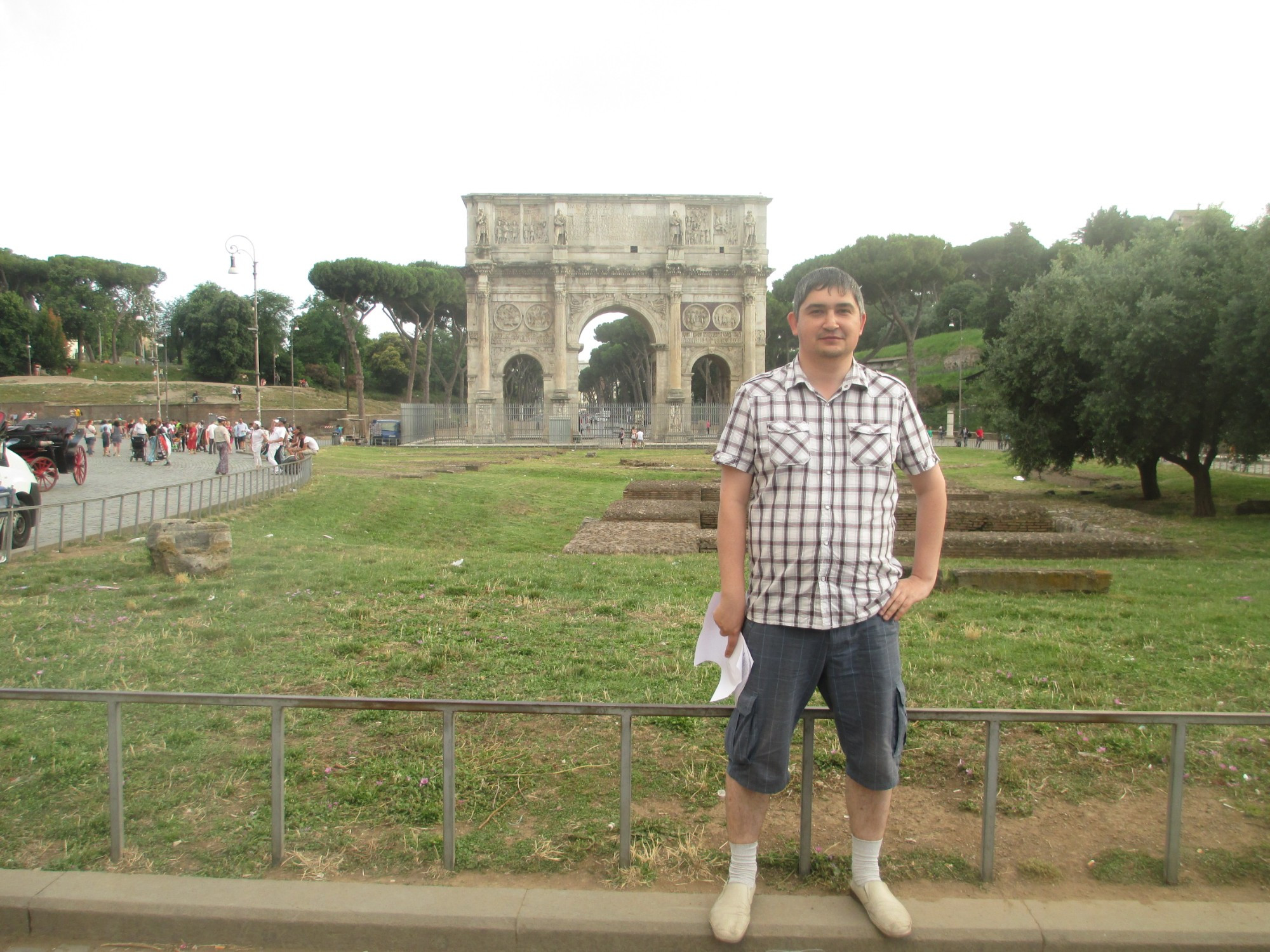 Рим. Я на фоне арки Константина. (09.07.2014)