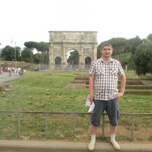 Рим. Я на фоне арки Константина. (09.07.2014)