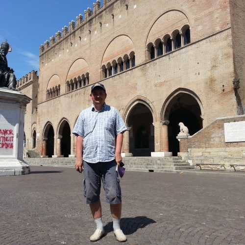 Римини. Я на площади Кавур. (17.07.2014)