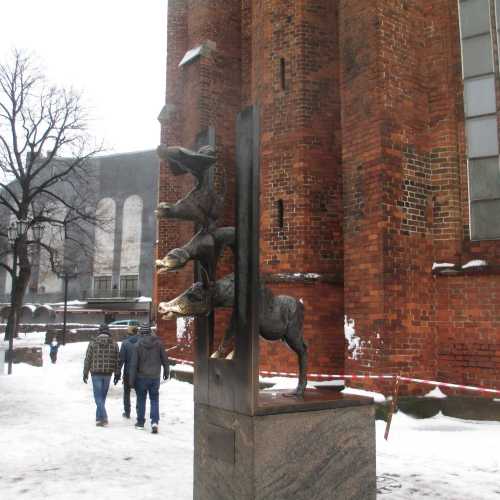 Рига. Памятник Бременским музыкантам (31.12.2014)