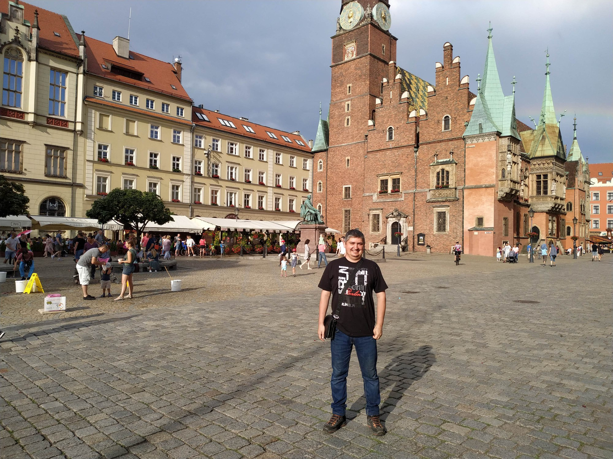 Вроцлав. Рыночная площадь. Я на фоне Ратуши. (16.06.2019)