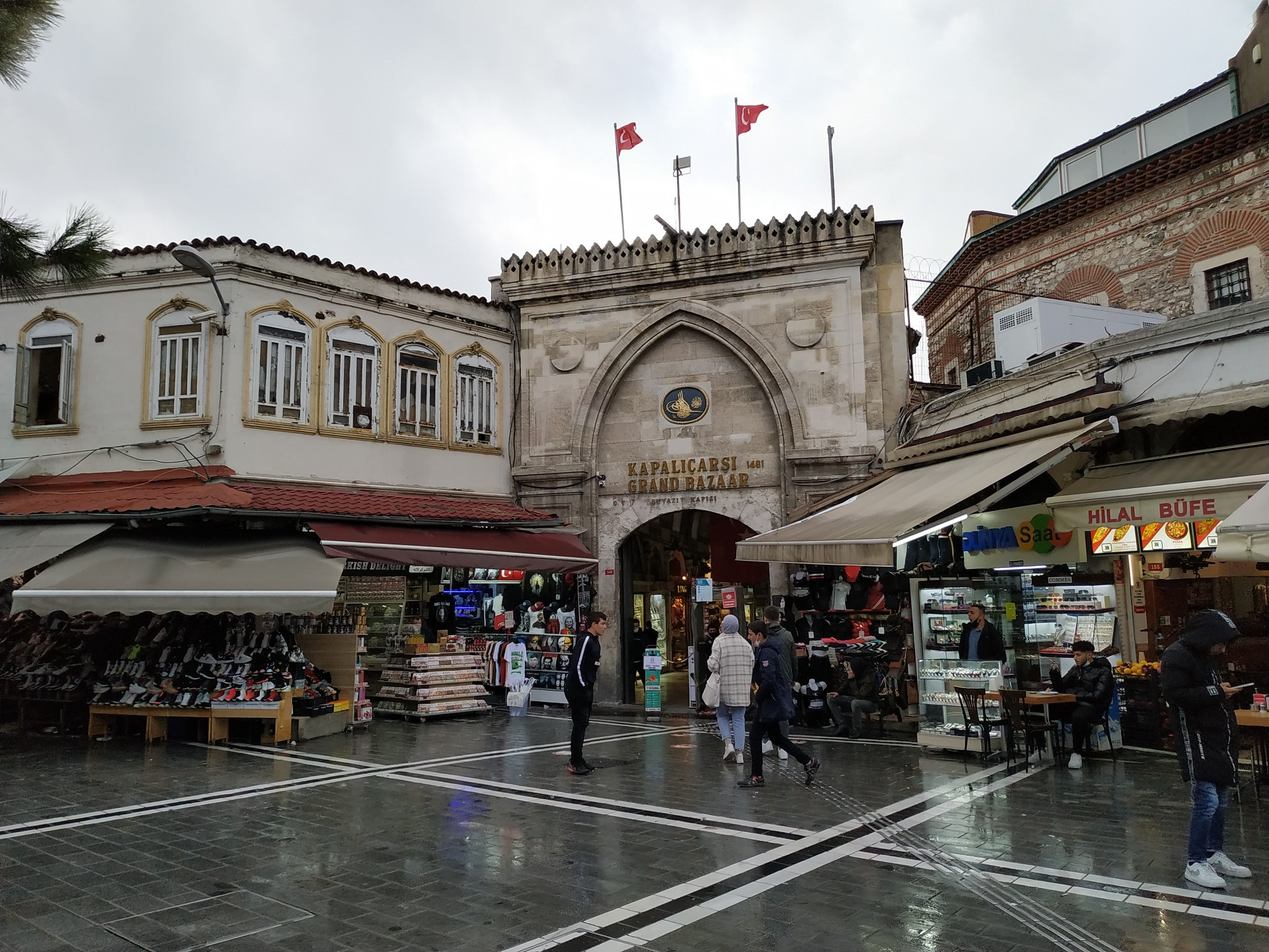 Стамбул. У входа на Гранд Базар. (05.11.2020)