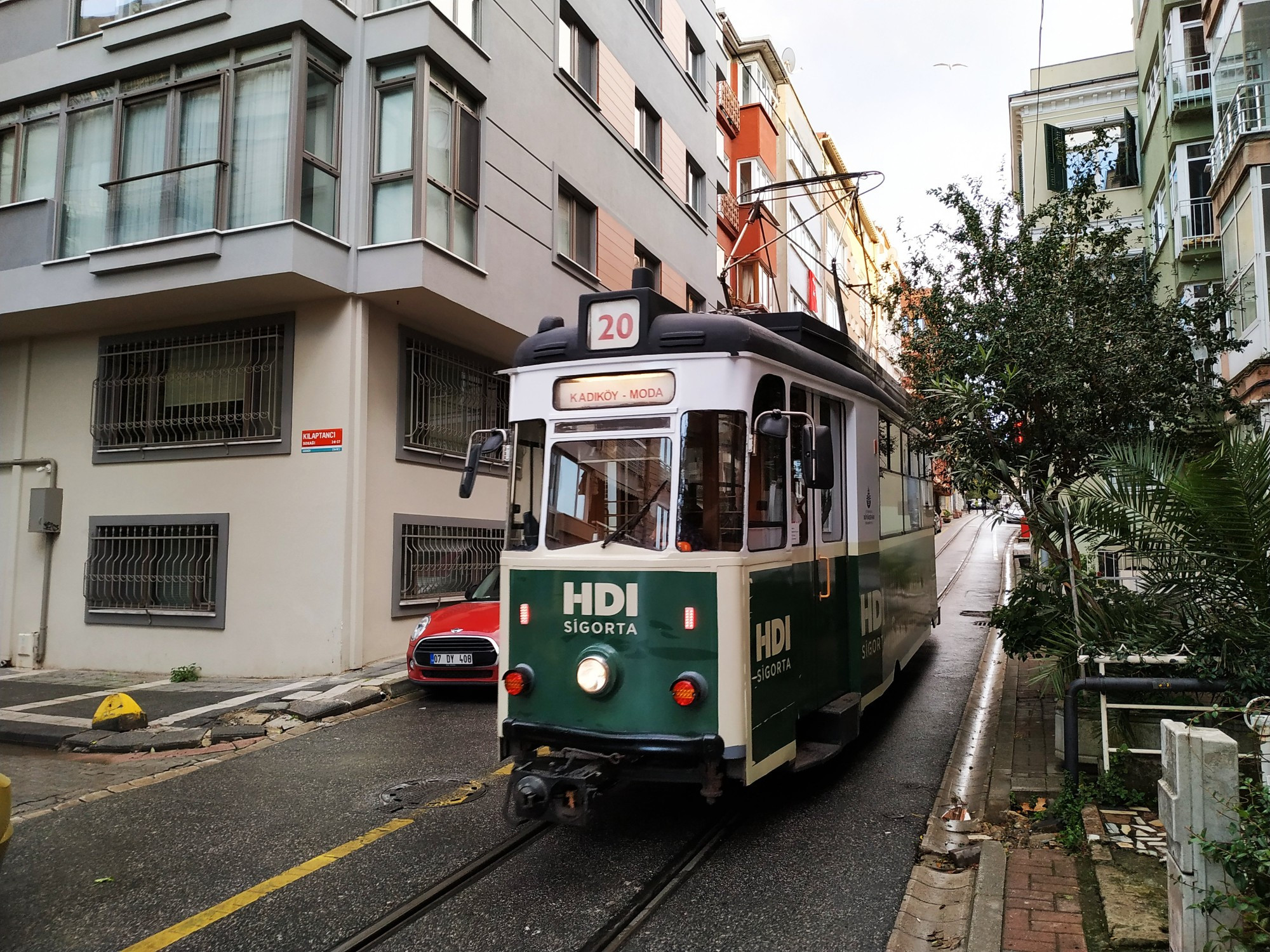 Стамбул. Трамвай в районах Кадыкёй и Мода. (04.11.2020)