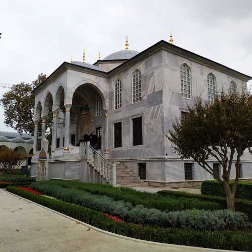 Стамбул. Топкапы. Третий двор. Библиотека Ахмеда III. (05.11.2020)