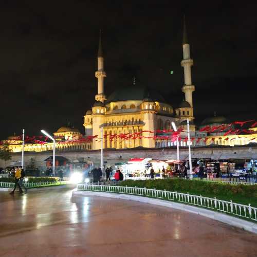 Стамбул. Площадь Таксим. (05.11.2020)
