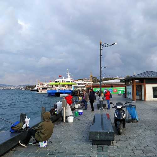 Стамбул. У пристани Эминеню. (05.11.2020)