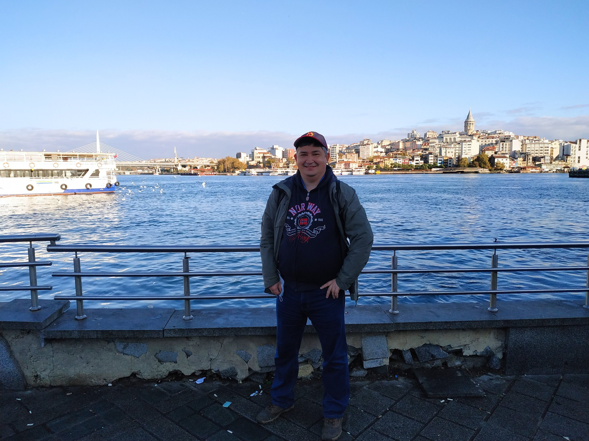 Стамбул. Я на набережной бухты Золотой Рог. (08.11.2020)