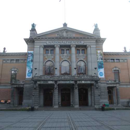 Осло. Норвежский Национальный театр. (01.05.2015)