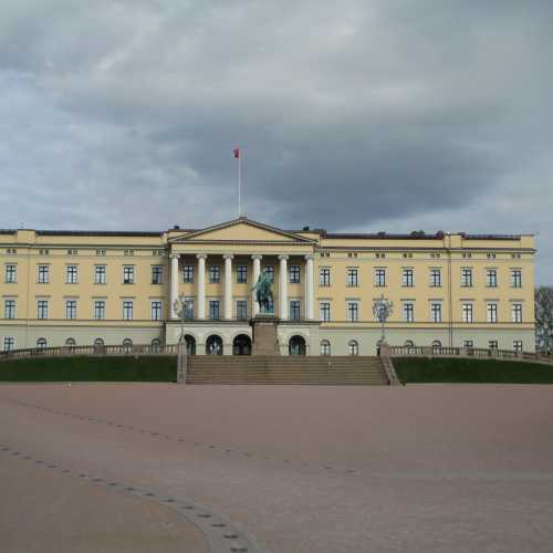 Осло. Королевский Дворец. (02.05.2015)