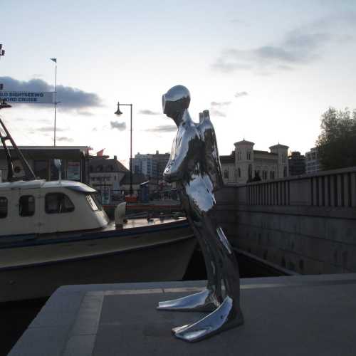 Осло. Статуя на набережной. (01.05.2015)