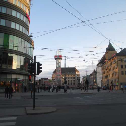 Осло. Площадь перед Центральным вокзалом. (01.05.2015)