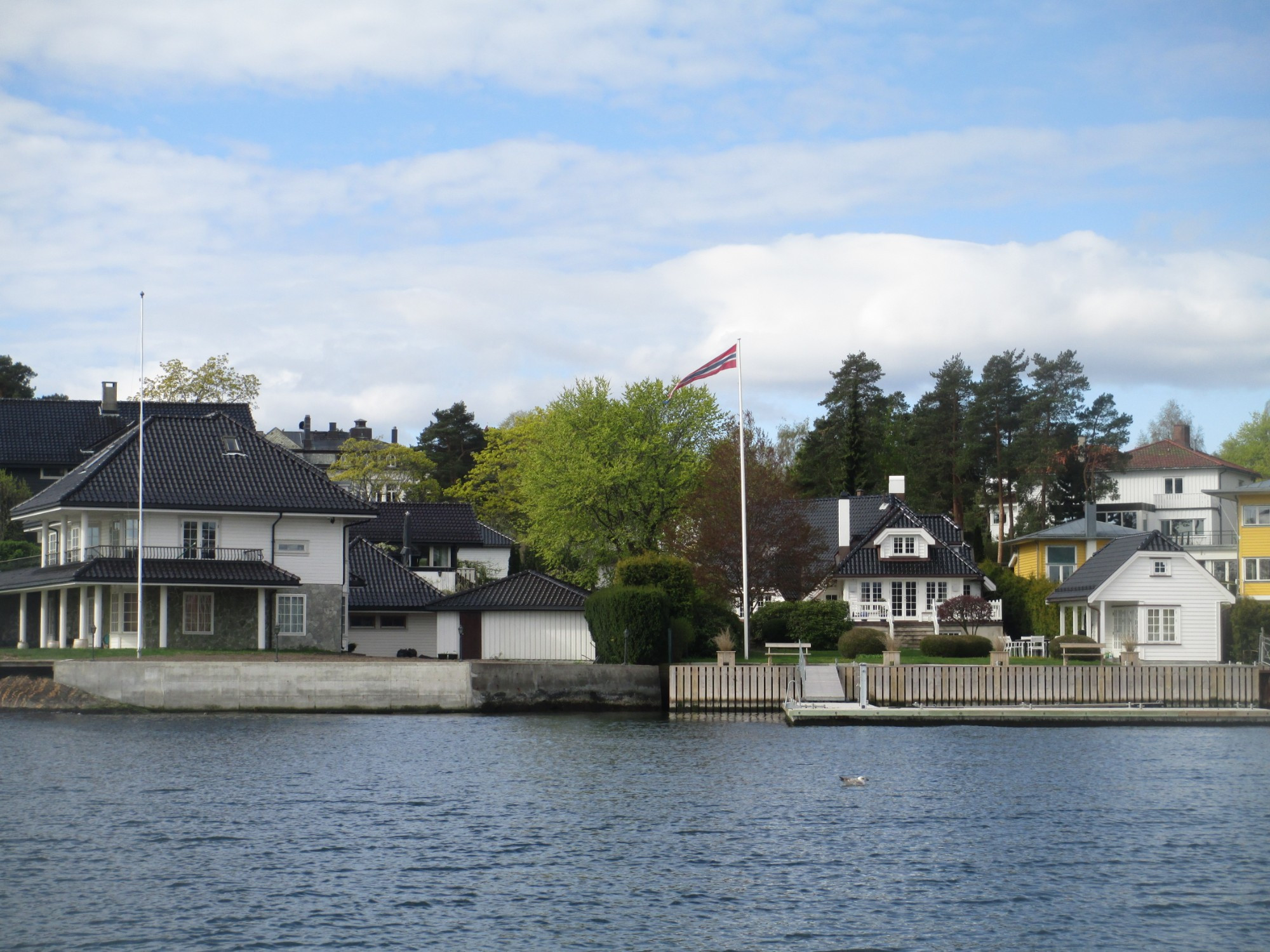 Осло. Вид на полуостров Бюгдёй с парома. (02.05.2015)